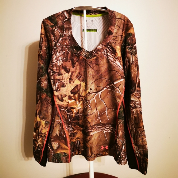 Woman's S UNDER ARMOUR Camo Long Sleeve - Picture 1 of 5